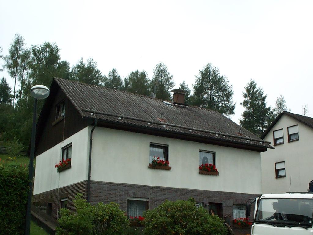 Das Haus mit altem Dach